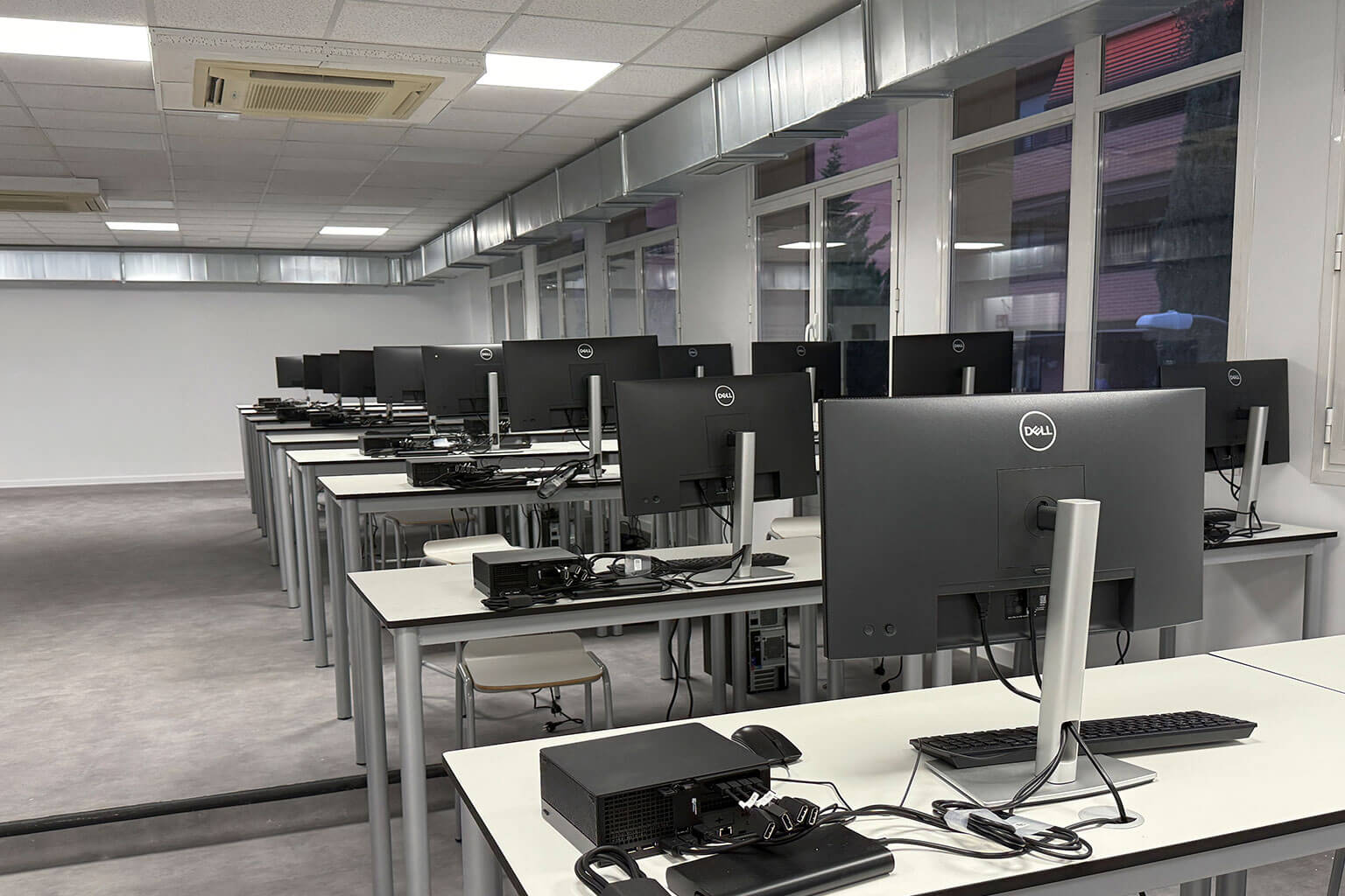 Aula de informática antes de la renovación tecnológica